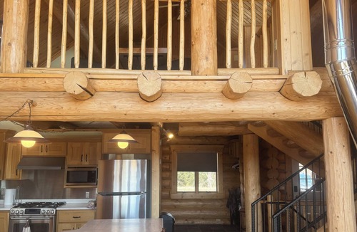 Yankton Cabin | Beautiful log cabin, only 1.7 miles from lake dock by Lewis & Clark, Yankton SD