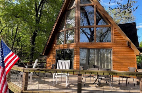 Wagoner Cabin | Beautiful, Majestic Log Cabin Large Game Room and Lake View
