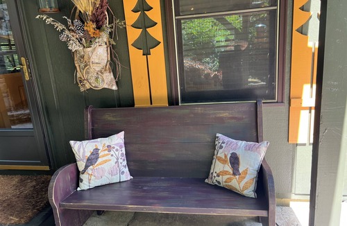 Newland Cabin | Beautiful Mtn Cabin! Pet Friendly, Hot Tub, Fireplace, Winery, Skiing
