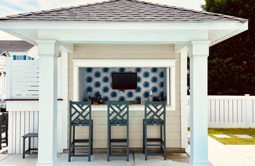 Avalon House | Beautiful new home, professionally decorated with pool close to town and beach