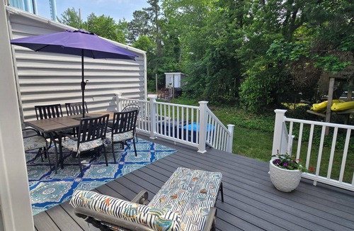 Seabreeze House | Beautiful Pet-Friendly, 3 Bed Townhome, 2 Blks from Beach Jun 26-Jul 3 Available