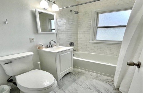 Monona Apartment | Beautiful, Recently-Updated Madison Apartment