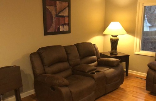 Lincoln House | Beautiful remodeled 4 bedroom 2 bath house