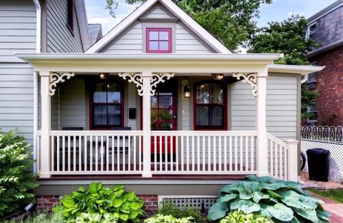 Ocean Grove House | Beautiful & Romantic 1BR Cottage w/Beach Locker