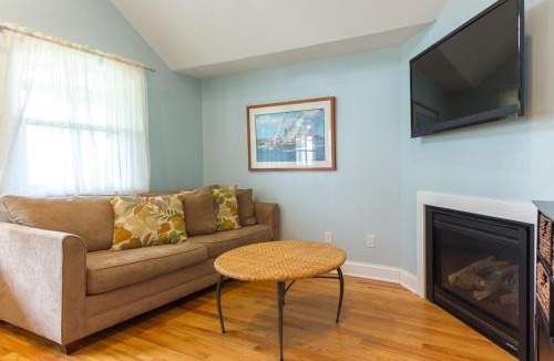 Ocean Grove House | Beautiful & Romantic 1BR Cottage w/Beach Locker