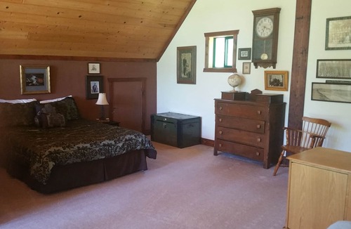 Dassel House | Beautiful Secluded Home On Lake Washington ~ Family & Pet Friendly With Hot Tub