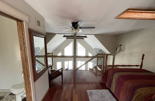 Langworthy Cabin | Beautiful, secluded, waterfront house on Lake Delhi in Iowa.