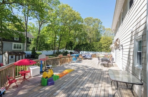 Brick House | Beautiful Shore Retreat with Pool