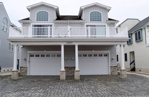 Townsend's Inlet House | Beautiful Southend Townhome featuring the Bells and Whistles