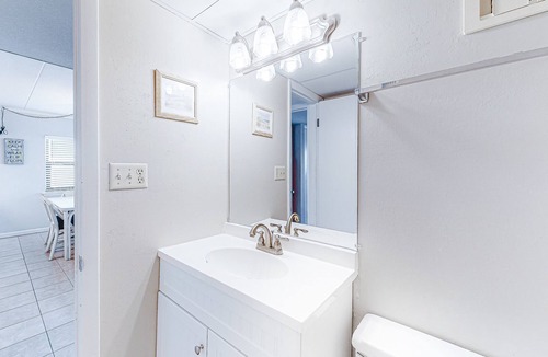 Midtown Ocean City Condo | Beautiful, Sunlit Home in Beachfront Building w/Central AC, Balcony, Free WiFi