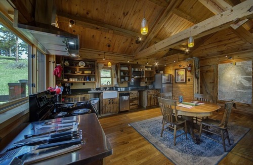 Colonial Pine Hills Cabin | Beautiful Timber Frame Canyon with Spring Creek Canyon views!