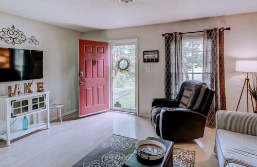 Lake Waccamaw House | Beautiful Townhome, Steps from the Lake