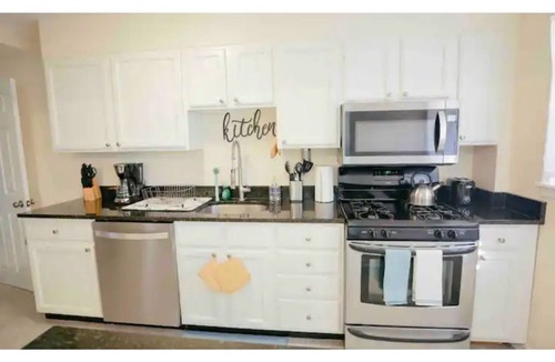 Towson House | Beautiful Townhome Minutes from Downtown Towson