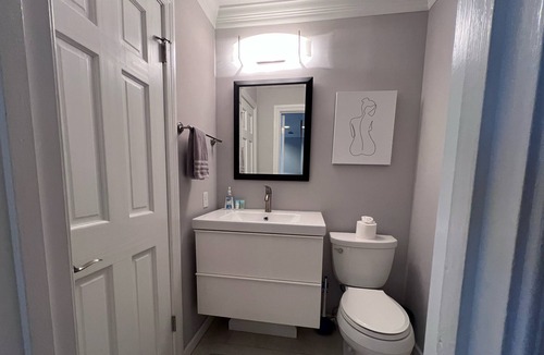 Southwest Center City House | Beautiful Townhouse Near Rittenhouse With Parking, Patio, Deck & Gated Yard
