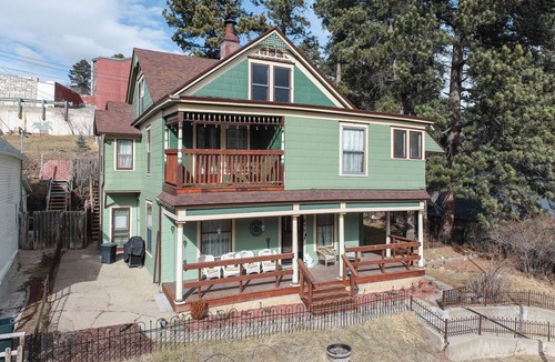 Deadwood Cabin | Beautiful Victorian Property On Lead, SD Main Street w/View From Front Patio