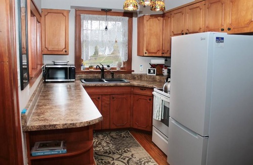 Dubuque House | Beautiful view of the City and Mississippi River!
