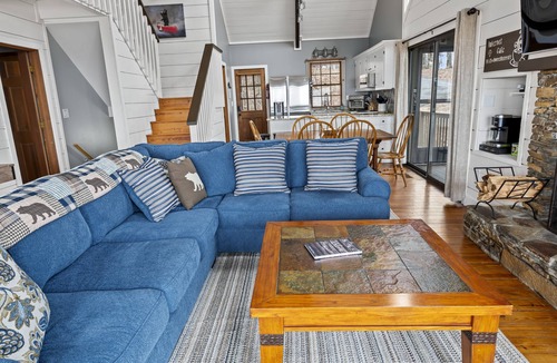 Big Canoe Cabin | Beautiful Views, Arcade, Shuffleboard, Pinball, 4BR 3BA - 3 King Beds