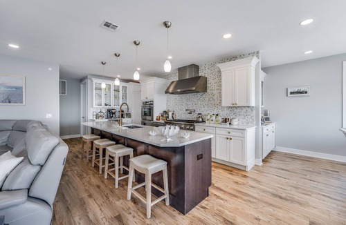 Osbornsville House | Beautiful waterfront 7 BR house w pool patio, outdoor bar, dock, putting green!