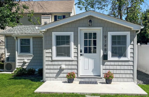 West Belmar House | Beautifully renovated cottage less than a mile to the beach!