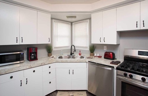 Benson House | Beauty in Benson! Remodeled 5 Bedroom (Sleeps 14)