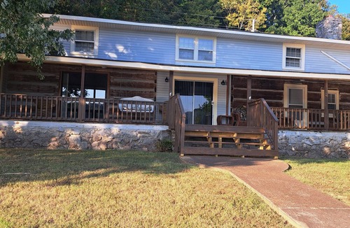 Florence House | Beaver Den Rustic lake house right on shoals Creek and Wilson lake
