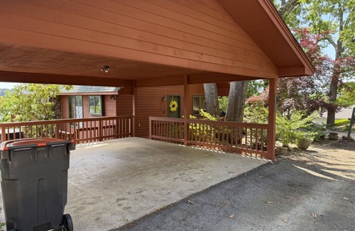 Beaver Shores House | Beaver Lake Waterfront - Lakeside Villa
