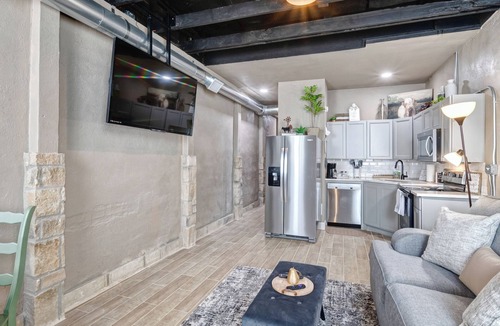 Baird Apartment | Belle Plain Inn Rustic Refuge