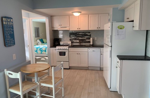 Wall House | Belmar Shore House by the Sea! 1.5 Blocks to Beach with 6 badges & Parking