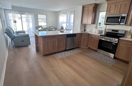 Lake Como House | Belmar Shore Vacation Getaway Newly Renovated 3 Bedrooms, 4 Beds w/Beach Badges