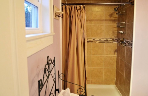 Gatesville House | Bennett's Creek Guest House Is Your Home Away From Home!