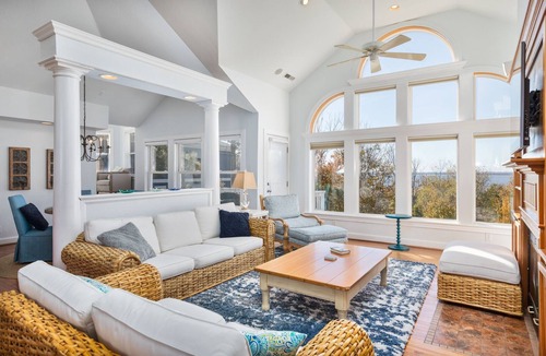 Monteray Shores House | Best of Both Worlds! Currituck Sound/Whalehead Beach.