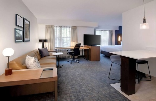 Alpharetta Hotel | Best Place to Stay in Alpharetta! Free Grab & Go Breakfast, Pets Allowed!