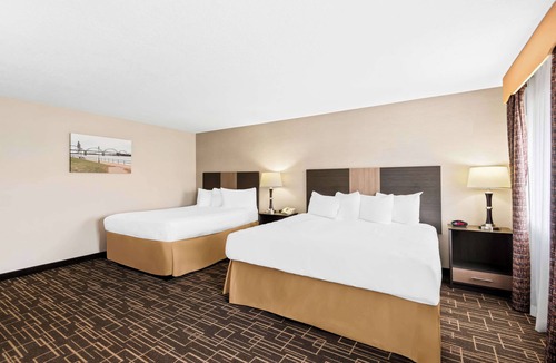 Quad Cities Hotel | Best Western Airport Inn