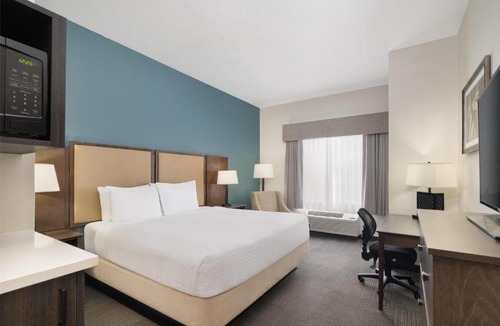 Altvan Hotel | Best Western Plus Frontier Inn