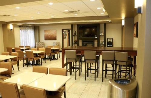 Carter Lake Hotel | Best Western Plus Omaha Airport Inn