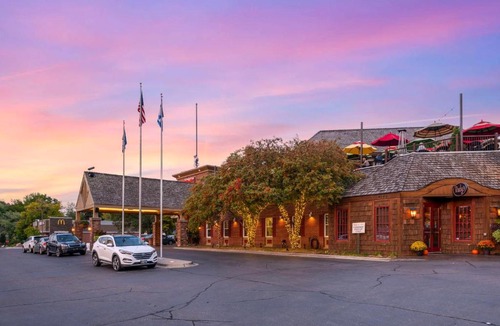 White Bear Lake Hotel | Best Western Plus White Bear Country Inn