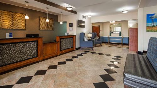 Wa Keeney Hotel | Best Western Plus Wakeeney Inn & Suites