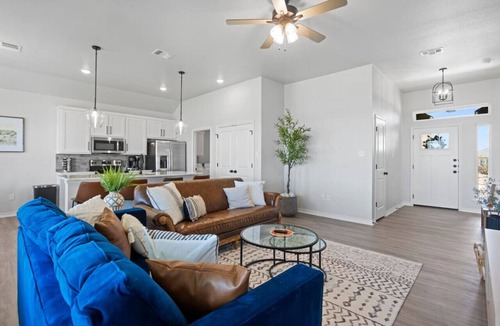 Temple House | Beta House @ Crossroads Park | NEW Home Sleeps 8!