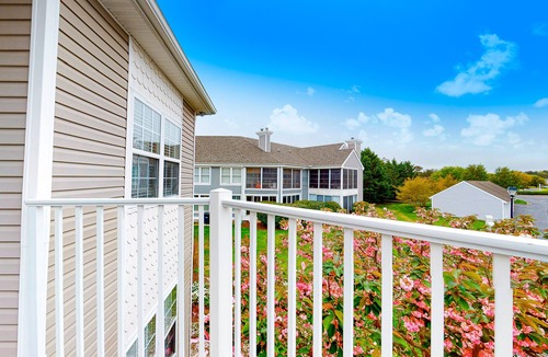 Ocean View Condo | Bethany Bay Condo Overlooking Water with Shared Pool, Private W/D, & WiFi