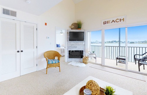 Ocean View Condo | Bethany Bay Condo Overlooking Water with Shared Pool, Private W/D, & WiFi