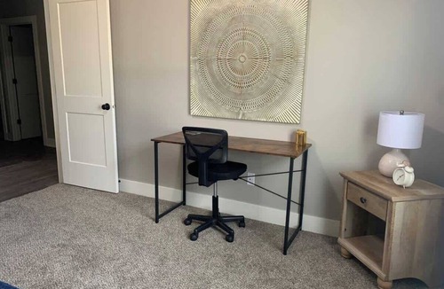 Bettendorf Condo | Bettendorf Condo: Fireplace, King Bed & Family Fun!