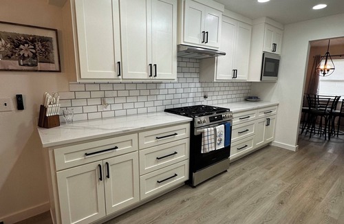 Broken Arrow House | Big 5 bedroom South Broken Arrow walk to Indian Springs Golf Course Fast WiFi