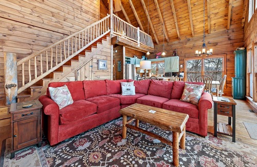 Vein Mountain Cabin | Big Views, Pet Friendly, Fire Pit - Mountain Moments by Carolina Properties