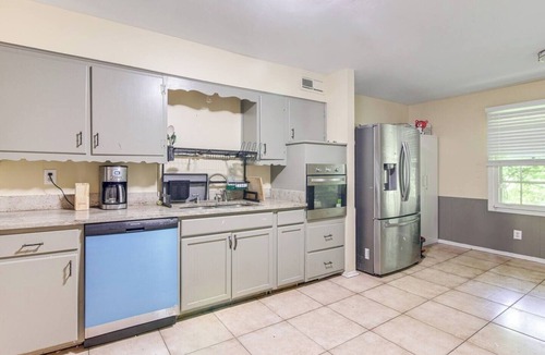 Ellendale House | Big Yard Patio + Grill Pet Friendly