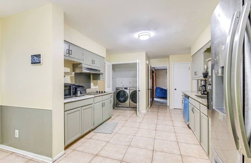 Ellendale House | Big Yard Patio + Grill Pet Friendly