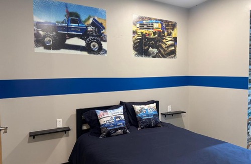 Pacific Hotel | Bigfoot Monster Truck suite for 5 near St Louis