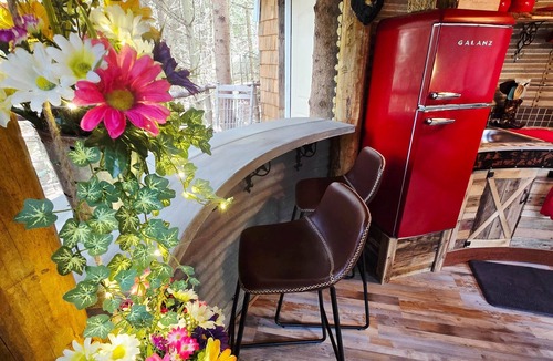 Smithsburg Cabin | Bin There Treehouse - A Grain Bin treehouse!
