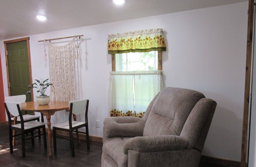 Deerfield Apartment | Bird Lover's Paradise