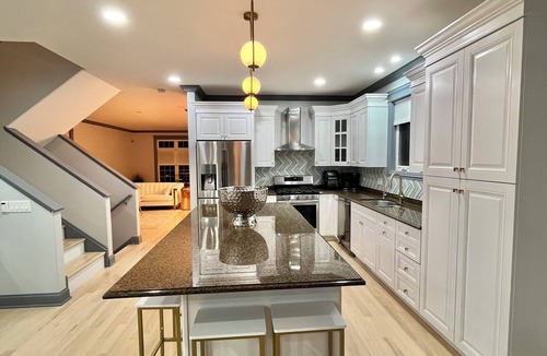 Dunning House | Birthday?Anniversary?Showers?3500 sq ft, sleeps 16