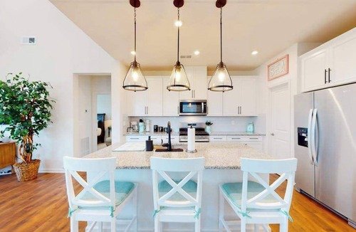 Millville House | Bishop's Landing townhouse with grill, outdoor pool, gym, tennis court, shuttle